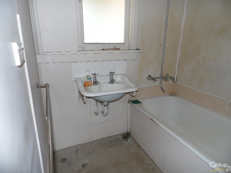 2 Dyinda Street, Carey Park WA 6230