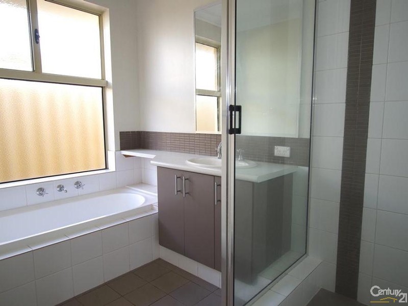 42 Gutmann Pathway, Dalyellup WA 6230