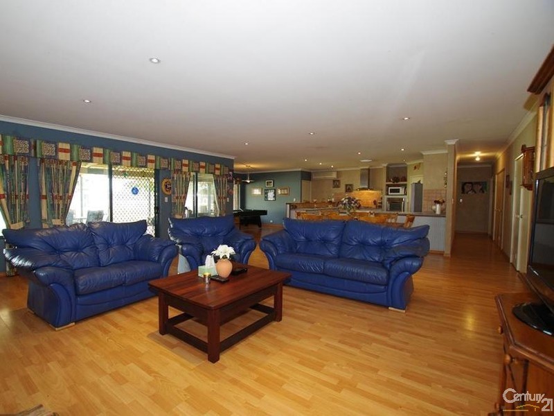 105 Hackett Street, Cookernup WA 6220