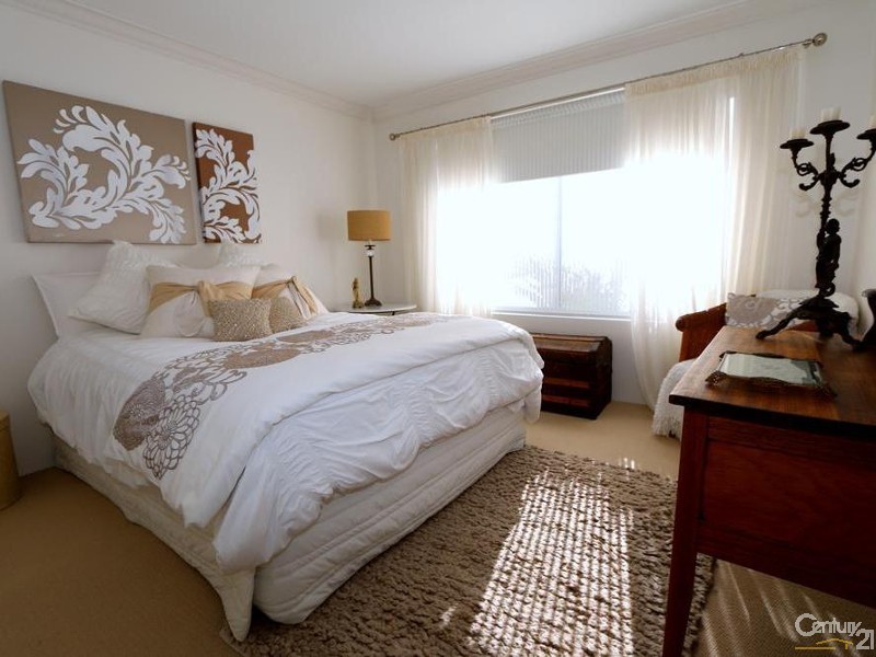 28 Portofino Crescent, Pelican Point WA 6230