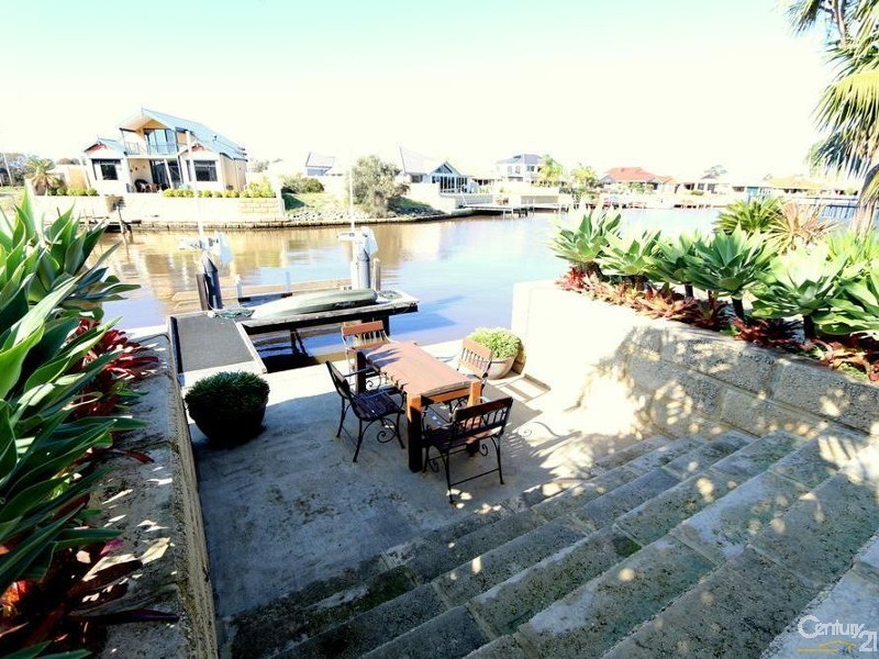 28 Portofino Crescent, Pelican Point WA 6230