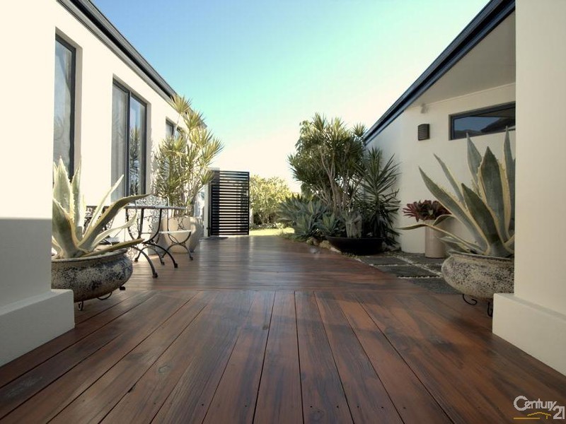 28 Portofino Crescent, Pelican Point WA 6230