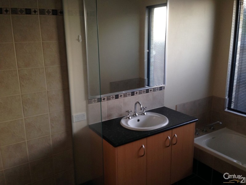 75 Barton Drive, Australind WA 6233