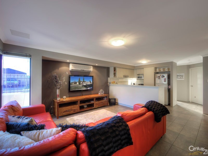 25 Yarra Promenade, Hammond Park WA 6164