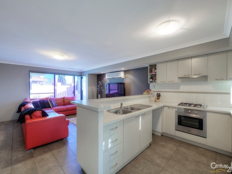 25 Yarra Promenade, Hammond Park WA 6164