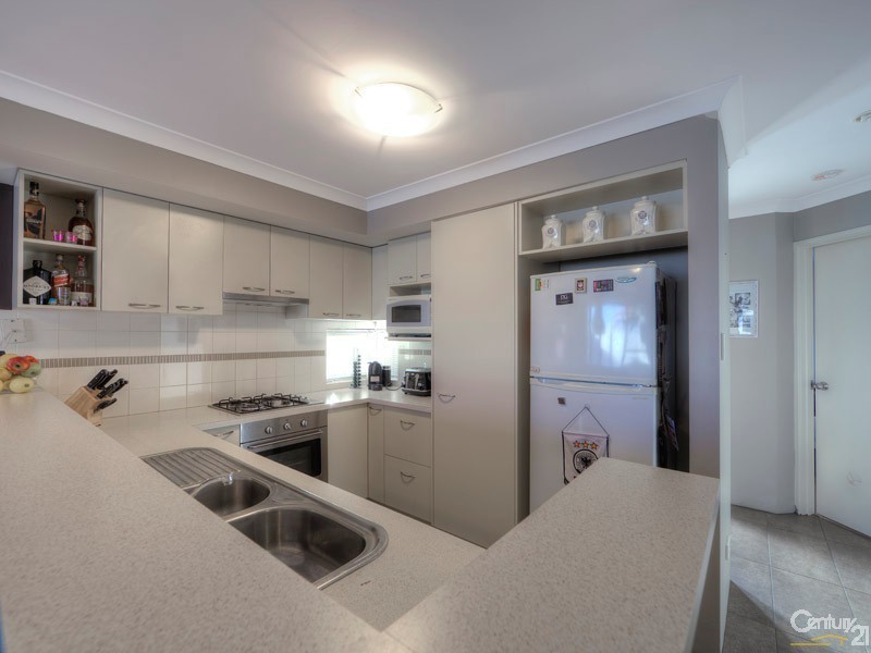 25 Yarra Promenade, Hammond Park WA 6164