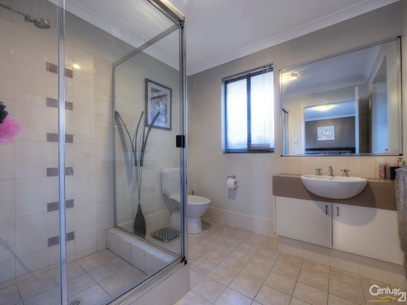 25 Yarra Promenade, Hammond Park WA 6164