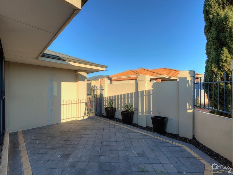 25 Yarra Promenade, Hammond Park WA 6164