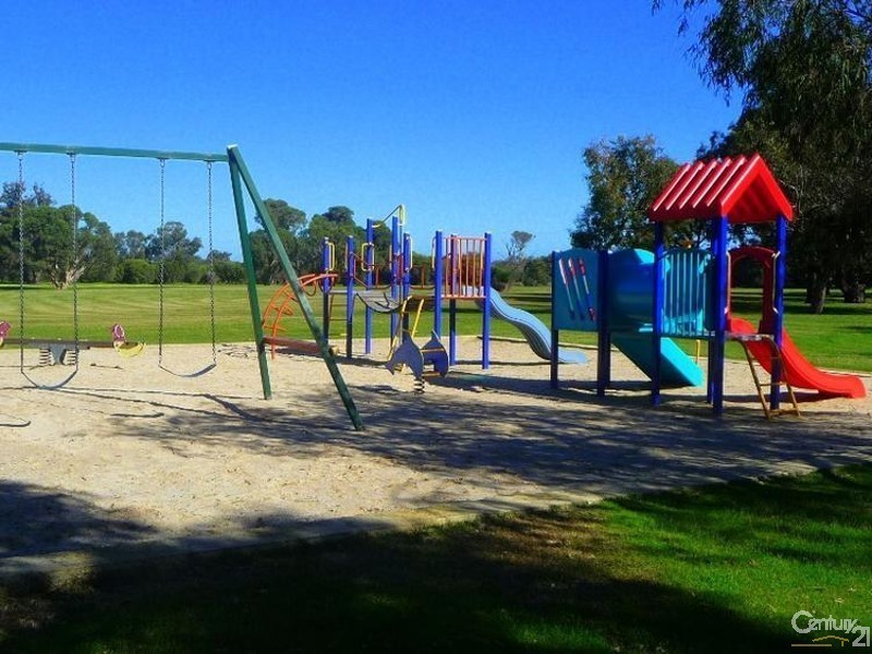 25 Lucy Victoria Avenue, Australind WA 6233