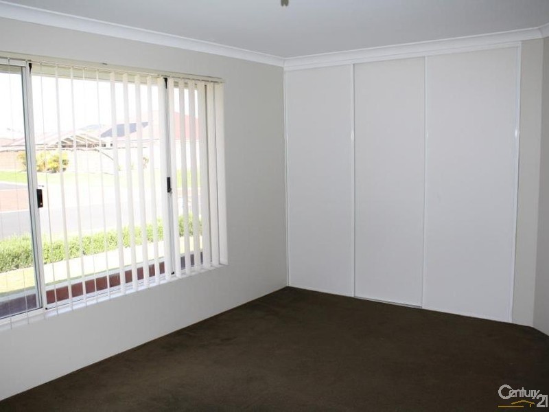 52 Chisholm Road, Dalyellup WA 6230