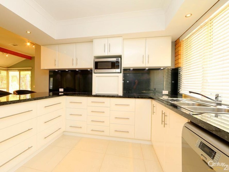 8 Lofthouse Drive, Leschenault WA 6233
