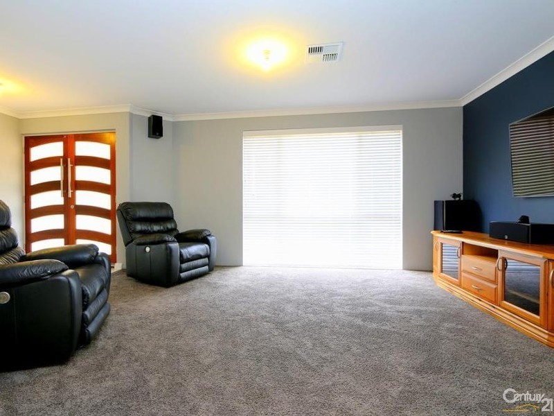 8 Lofthouse Drive, Leschenault WA 6233