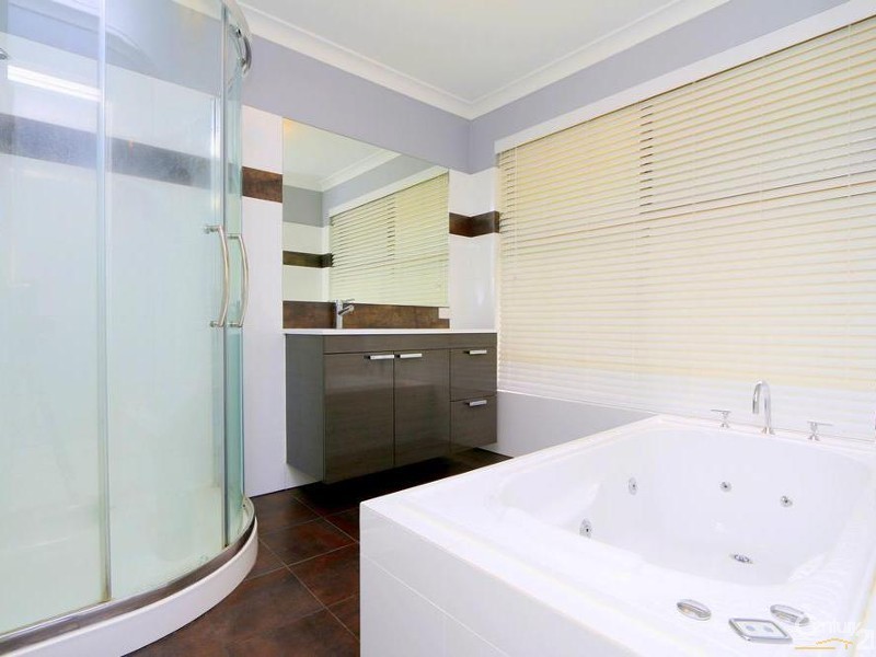 8 Lofthouse Drive, Leschenault WA 6233