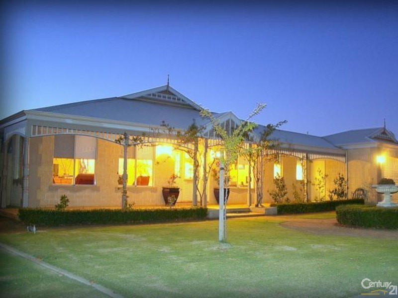 8 Litham Place, Pelican Point WA 6230
