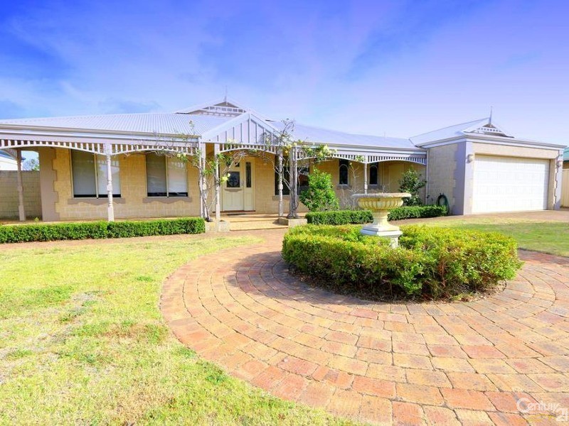 8 Litham Place, Pelican Point WA 6230