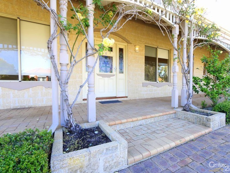 8 Litham Place, Pelican Point WA 6230