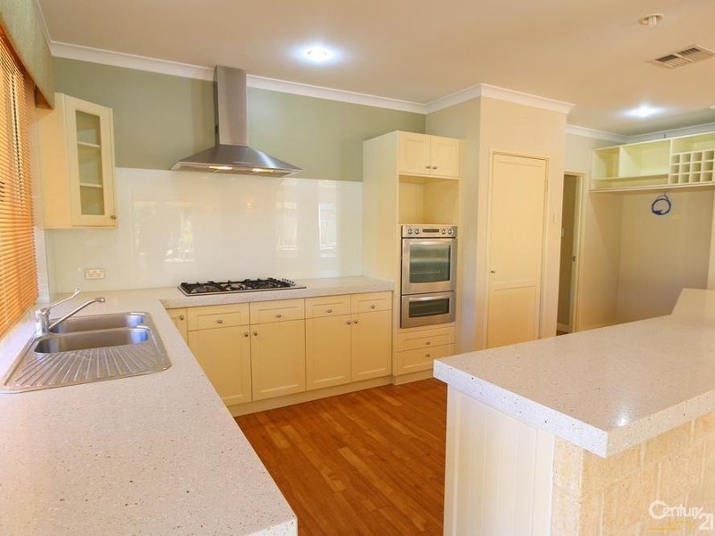 8 Litham Place, Pelican Point WA 6230