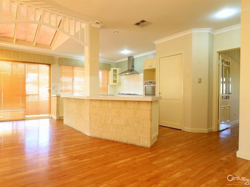 8 Litham Place, Pelican Point WA 6230