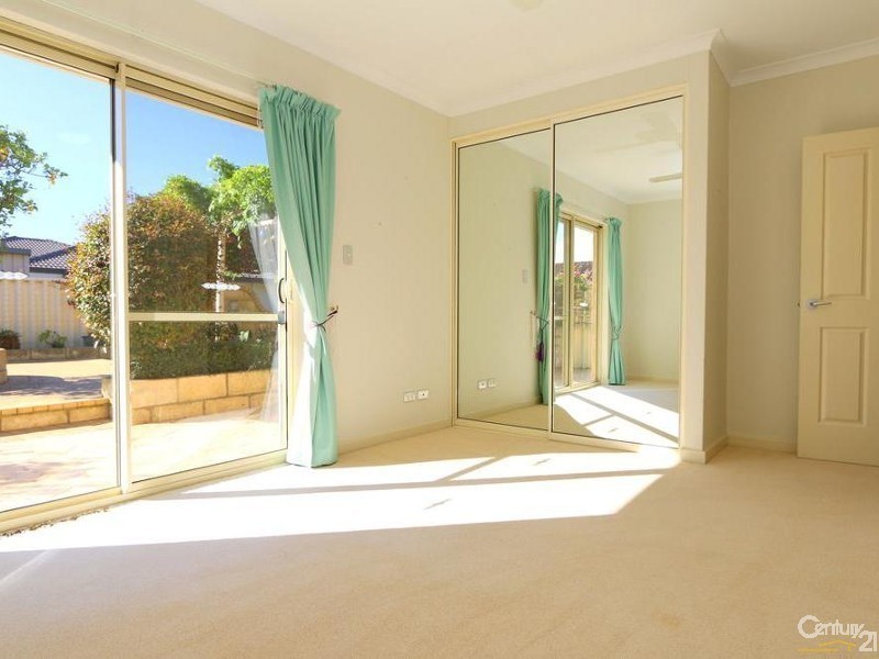 8 Litham Place, Pelican Point WA 6230