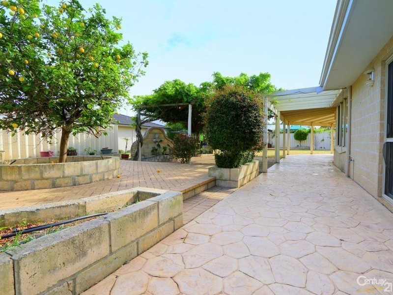 8 Litham Place, Pelican Point WA 6230