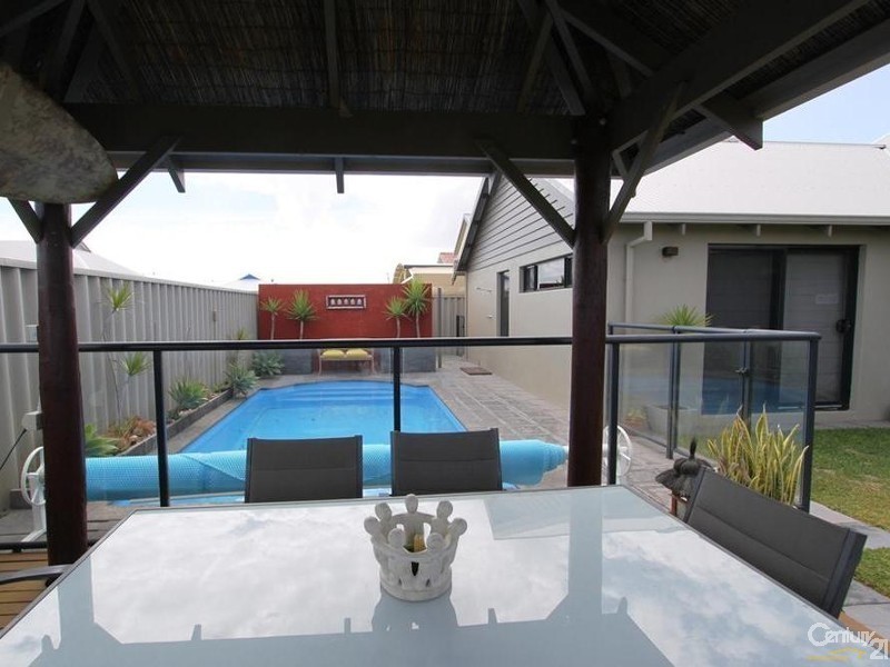 3 Naroona Drive, Dalyellup WA 6230