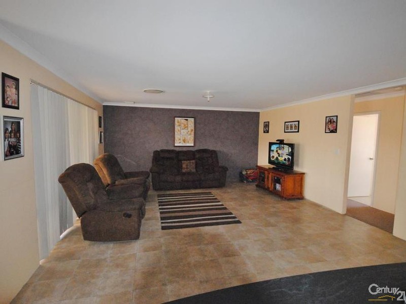 13 Maalak Turn, Dalyellup WA 6230