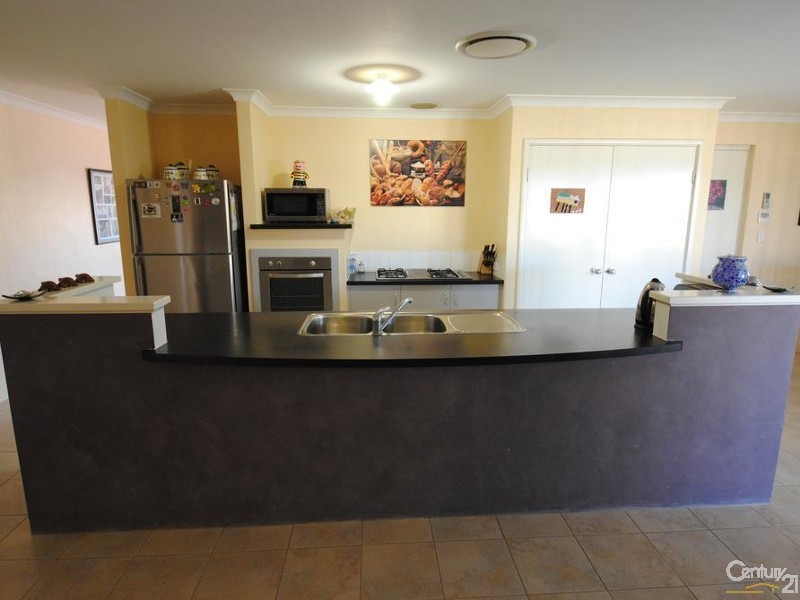 13 Maalak Turn, Dalyellup WA 6230