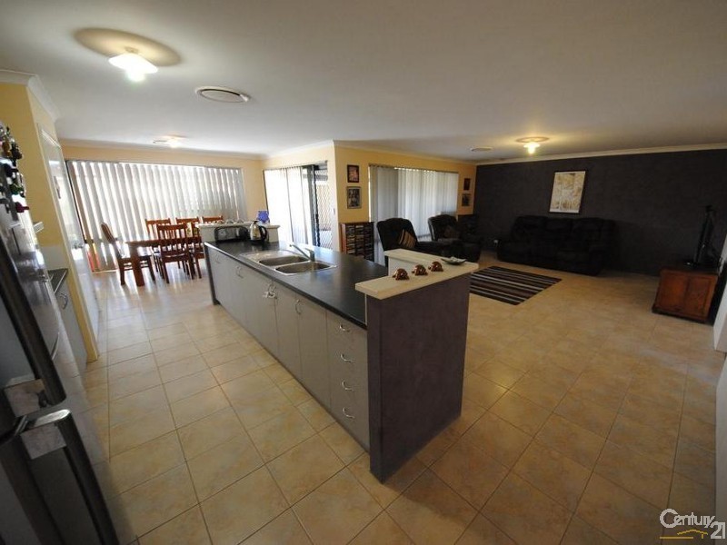 13 Maalak Turn, Dalyellup WA 6230