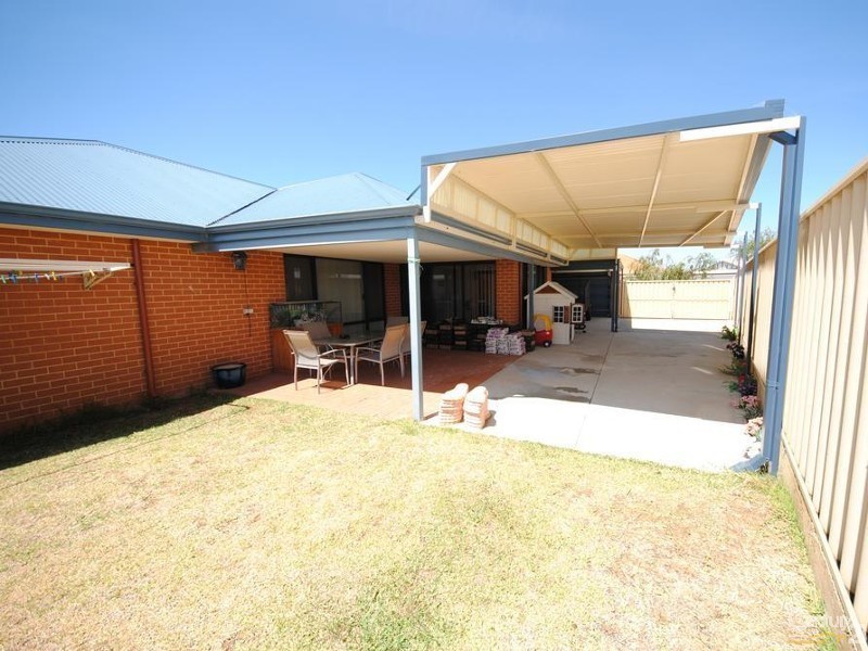 13 Maalak Turn, Dalyellup WA 6230