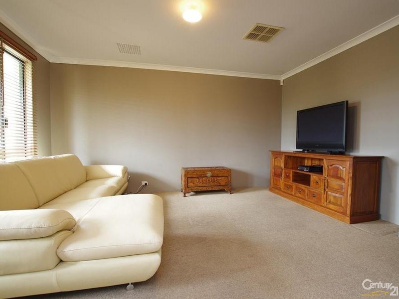 11 Melba Way, Dalyellup WA 6230