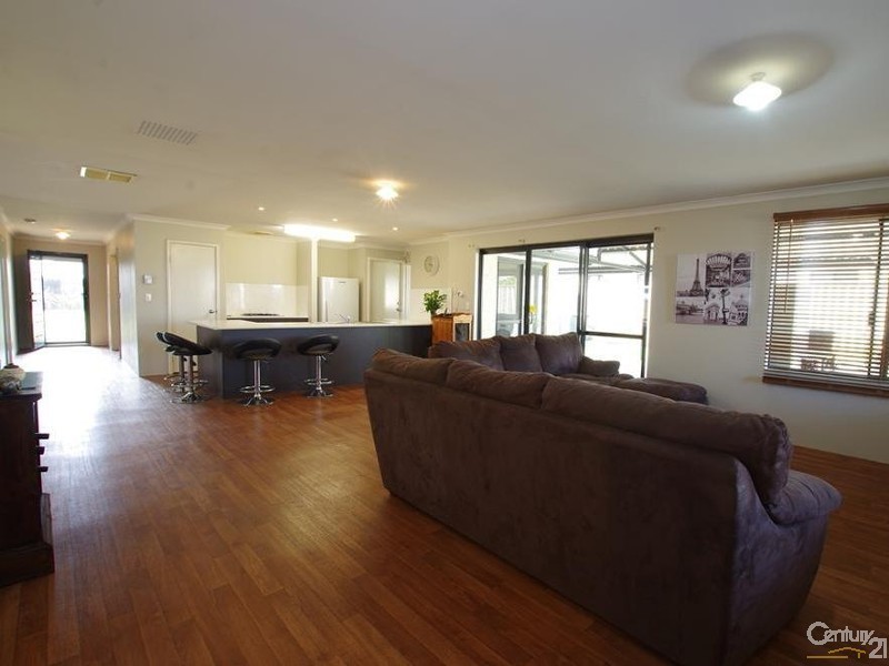 11 Melba Way, Dalyellup WA 6230