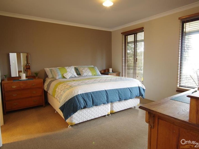 11 Melba Way, Dalyellup WA 6230