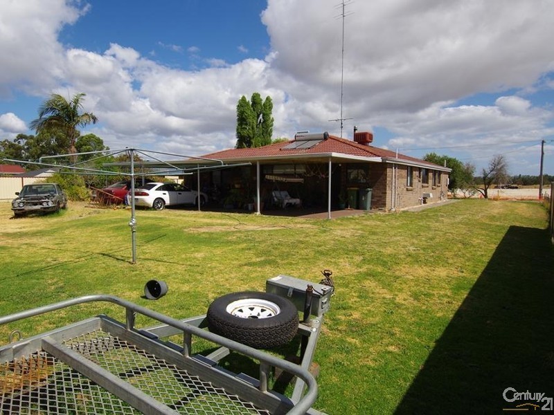 4 Clearys Road, Dardanup WA 6236
