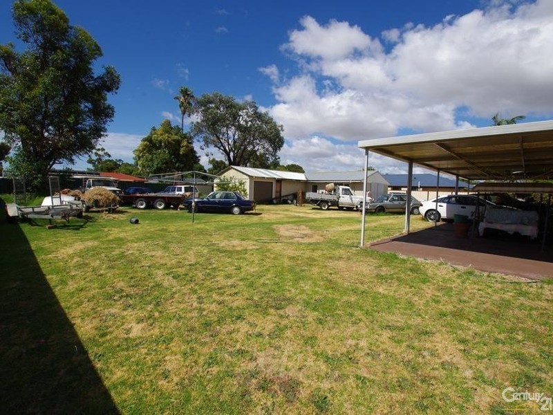 4 Clearys Road, Dardanup WA 6236