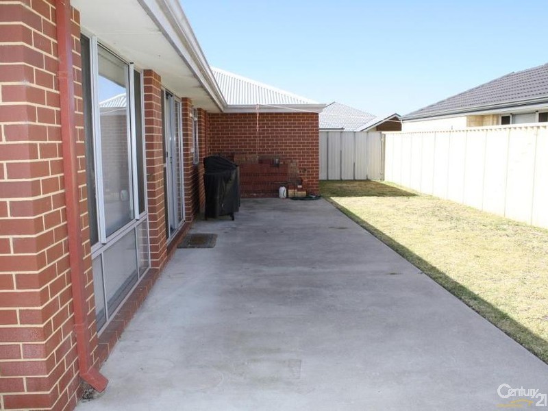 10 Dravite Way, Dalyellup WA 6230