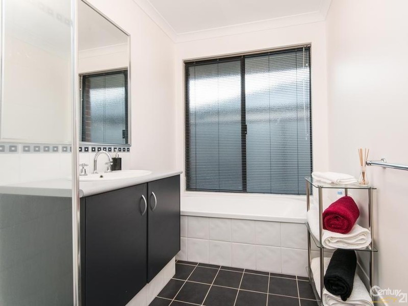 14 Golden Beryl Avenue, Australind WA 6233