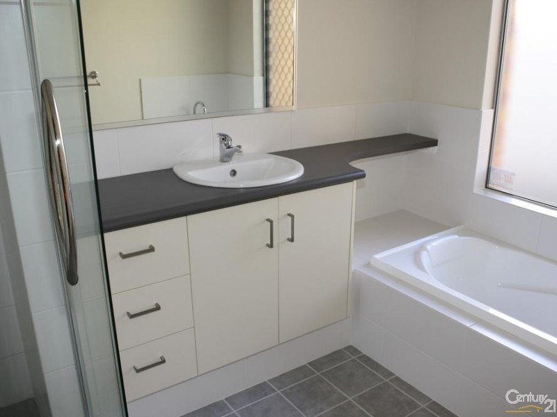 10/21 Pearce Road, Australind WA 6233