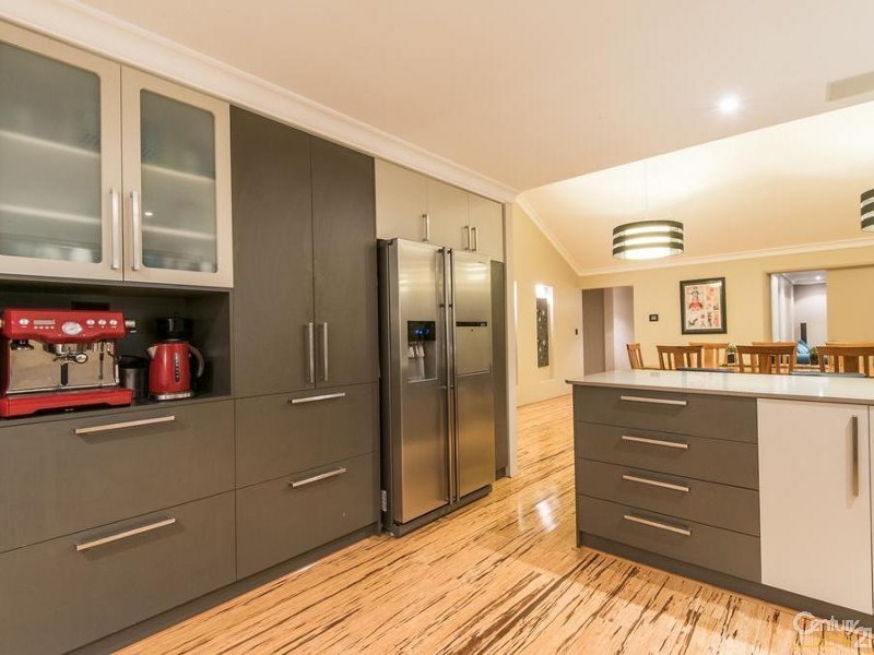 5 Westgarth Place, Leschenault WA 6233