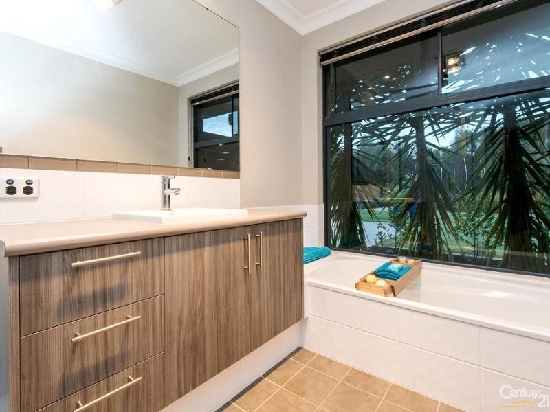 5 Westgarth Place, Leschenault WA 6233