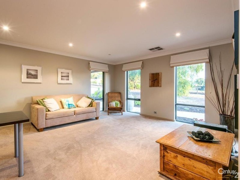 5 Westgarth Place, Leschenault WA 6233
