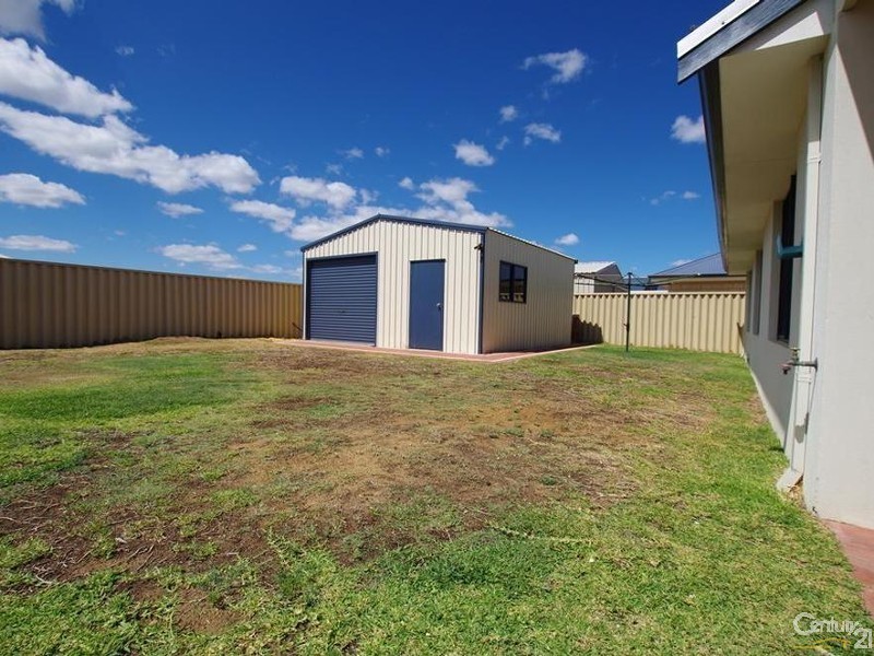 13 Melba Way, Dalyellup WA 6230