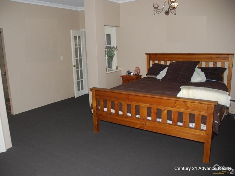 32 Illawarra Drive, Millbridge WA 6232