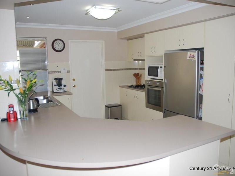 32 Illawarra Drive, Millbridge WA 6232