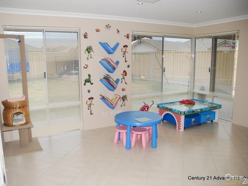 32 Illawarra Drive, Millbridge WA 6232