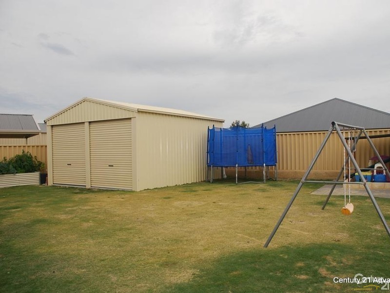 32 Illawarra Drive, Millbridge WA 6232