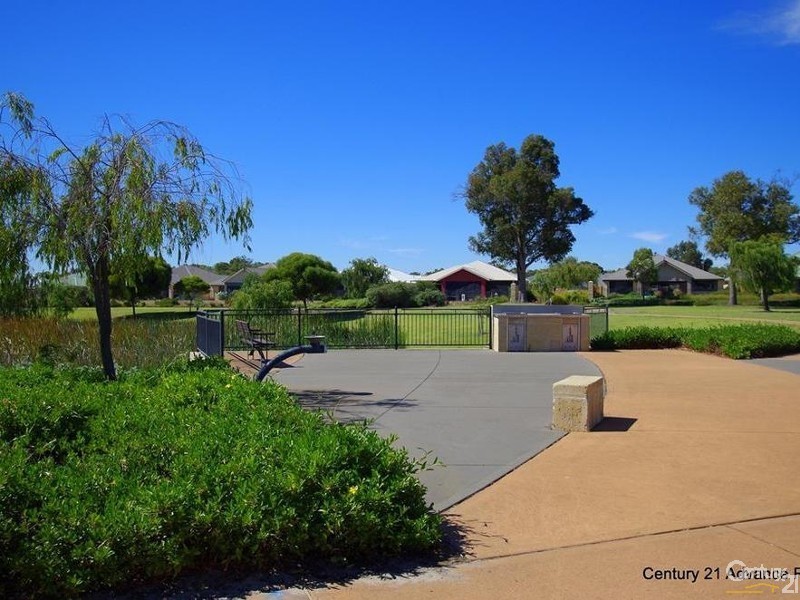 32 Illawarra Drive, Millbridge WA 6232