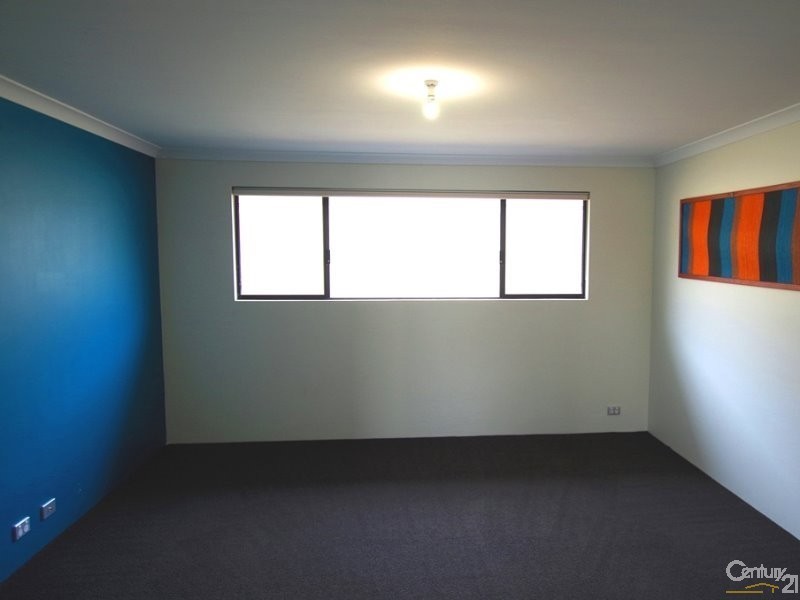 27 Lakeside Drive, College Grove WA 6230