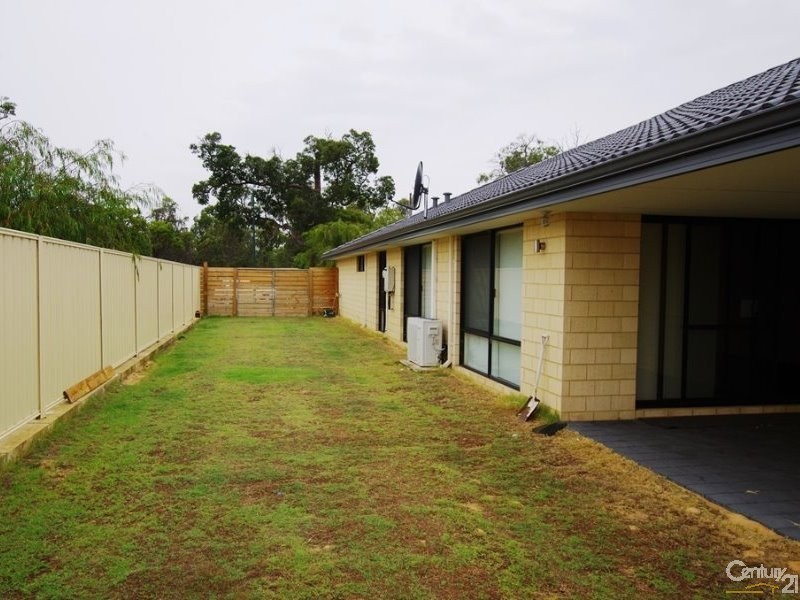 27 Lakeside Drive, College Grove WA 6230