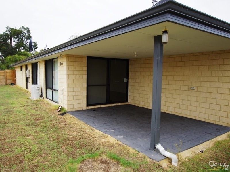 27 Lakeside Drive, College Grove WA 6230