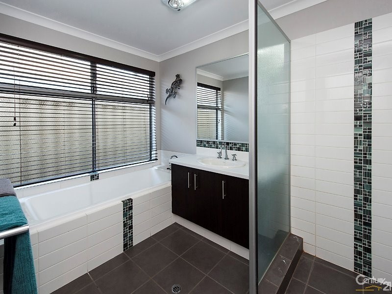 22 Nepean Turn, Millbridge WA 6232